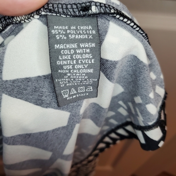 Vince Camuto Geo Stripe Black White Maxi Dress Sz SP - Picture 10 of 10